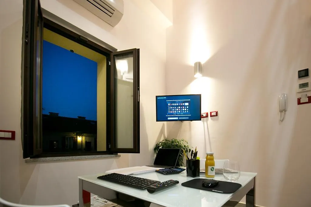 Hotel apartamentowy Versoverde Hotel Alzaia Naviglio Grande Mediolan