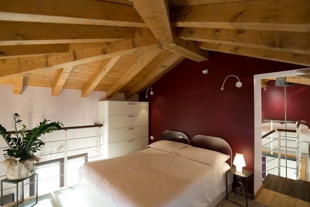 Versoverde Hotel Alzaia Naviglio Grande Милан 2*,
