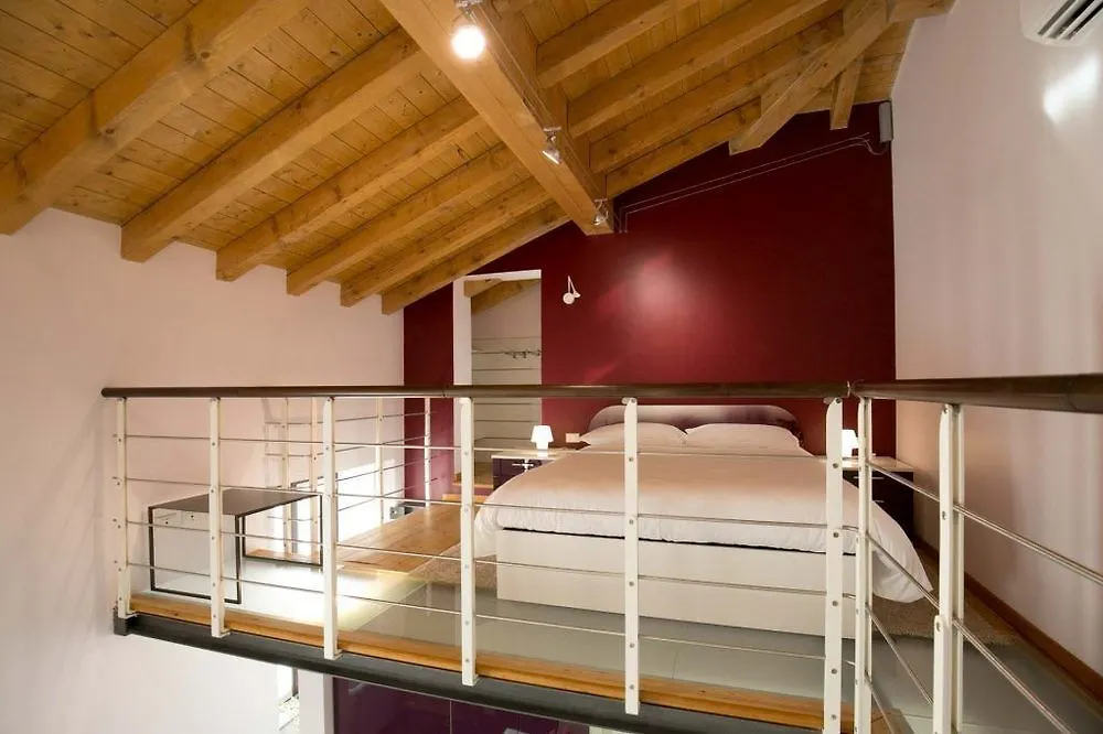 ** Aparthotel Versoverde Alzaia Naviglio Grande Milaan Italië