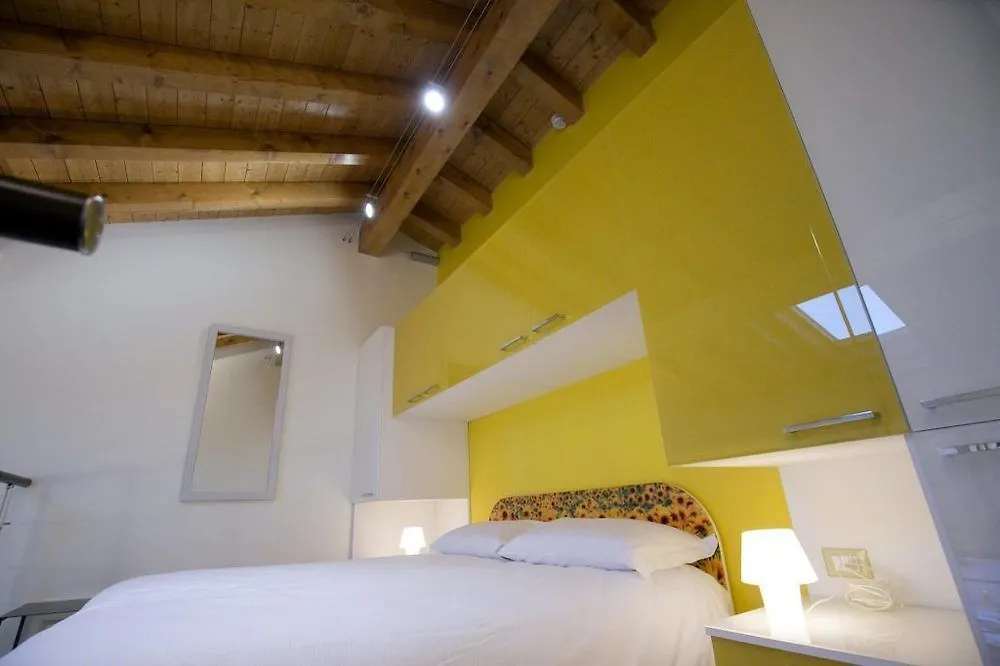 Versoverde Hotel Alzaia Naviglio Grande Милан 2*,  Италия
